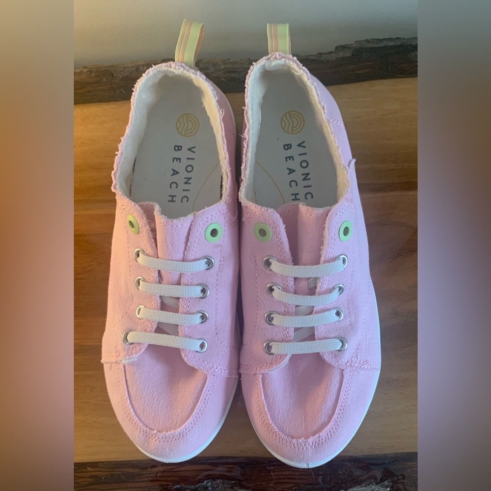 Like new Vionic Beach Pismo Casual Sneaker